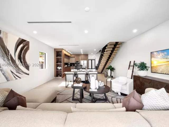 Продажа дома по адресу 1431 SW 20th St - фото 9378633