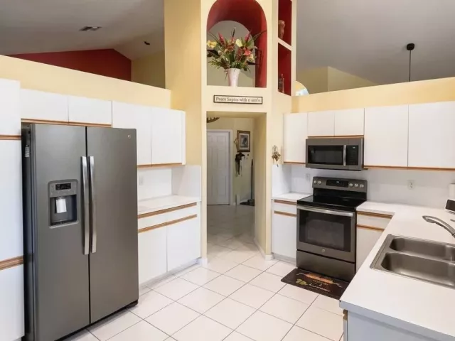Продажа дома по адресу 18301 NW 16th Street - фото 9353399