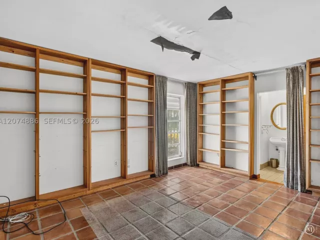 Продажа дома по адресу 5710 SW 89th Ave - фото 9350127