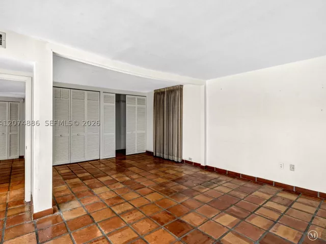 Продажа дома по адресу 5710 SW 89th Ave - фото 9350135