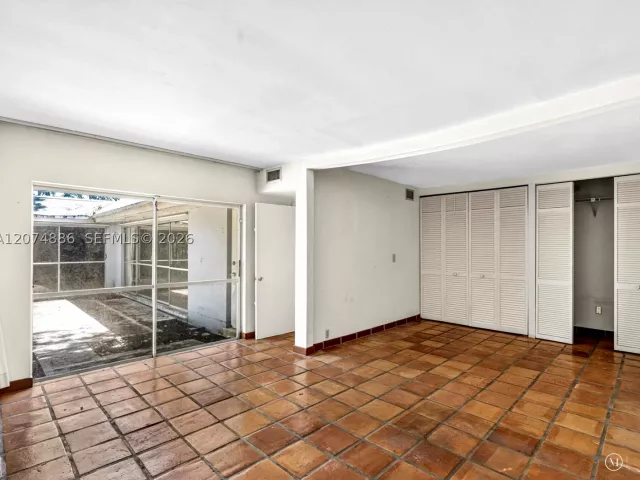 Продажа дома по адресу 5710 SW 89th Ave - фото 9350136