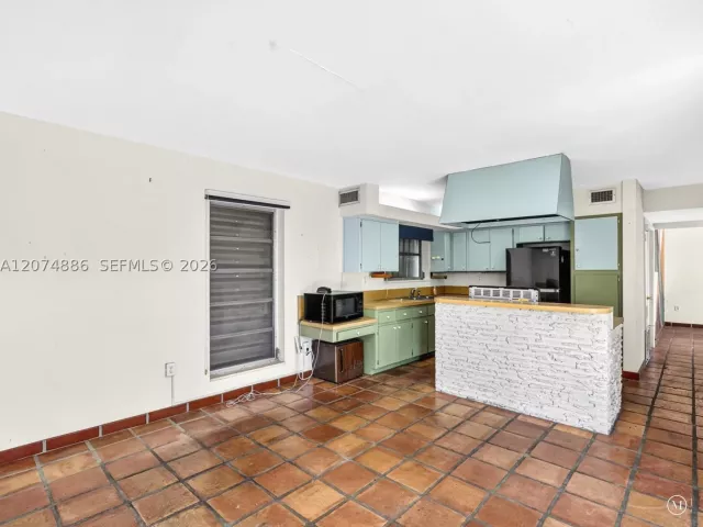 Продажа дома по адресу 5710 SW 89th Ave - фото 9350139