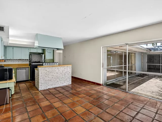 Продажа дома по адресу 5710 SW 89th Ave - фото 9350140