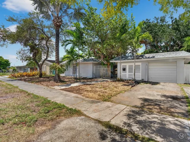 Продажа дома по адресу 5710 SW 89th Ave - фото 9350145