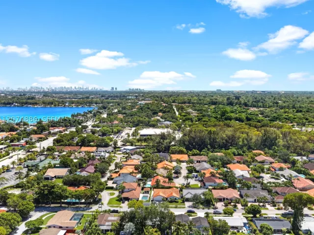 Продажа дома по адресу 5710 SW 89th Ave - фото 9350159