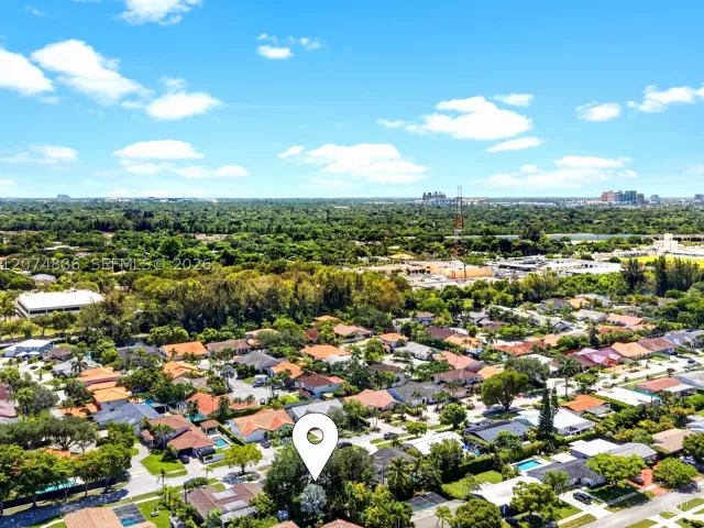 Продажа дома по адресу 5710 SW 89th Ave - фото 9350172