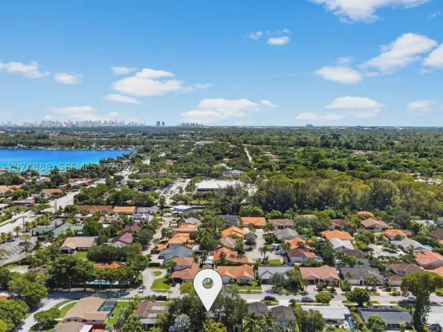 Продажа дома по адресу 5710 SW 89th Ave - фото 9350175