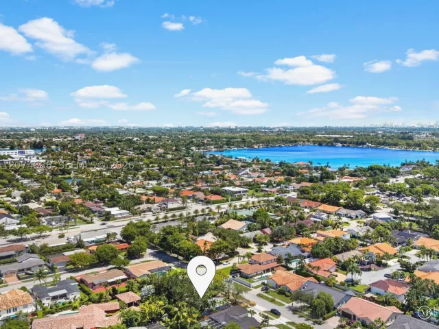 Продажа дома по адресу 5710 SW 89th Ave - фото 9350177