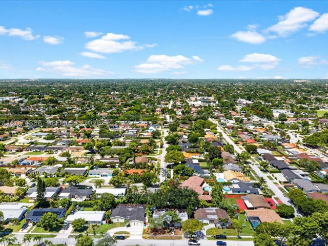 Продажа дома по адресу 5710 SW 89th Ave - фото 9350163