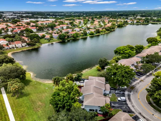 Продажа дома по адресу 176 NW 106th Terrace - фото 9375956