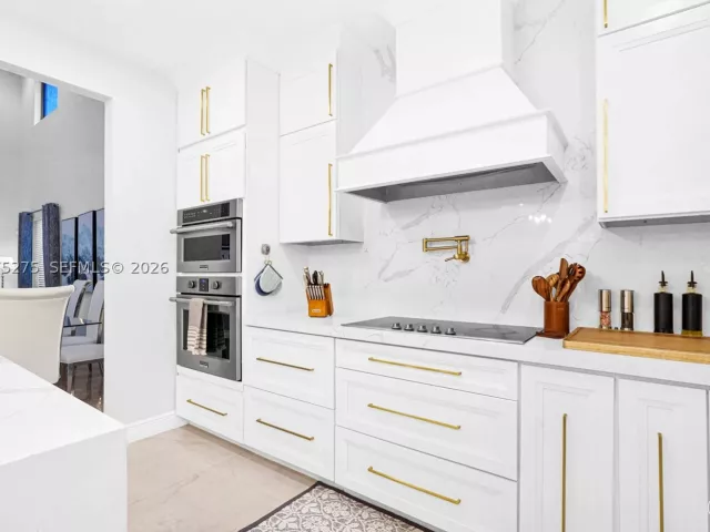 Продажа дома по адресу 2150 NW 16th Pl - фото 9350543