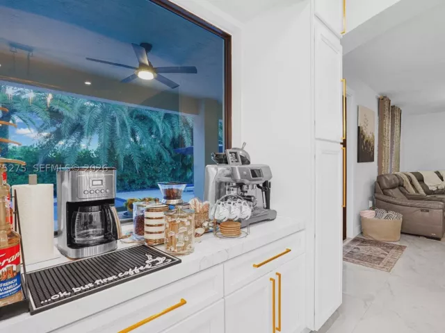 Продажа дома по адресу 2150 NW 16th Pl - фото 9350546