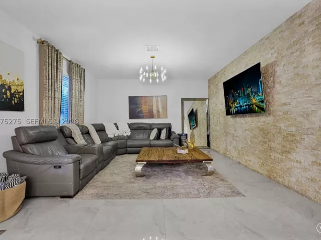 Продажа дома по адресу 2150 NW 16th Pl - фото 9350548