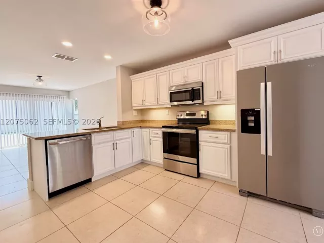 Продажа дома по адресу 1140 Oysterwood St - фото 9353772