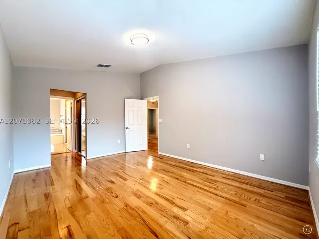 Продажа дома по адресу 1140 Oysterwood St - фото 9353779