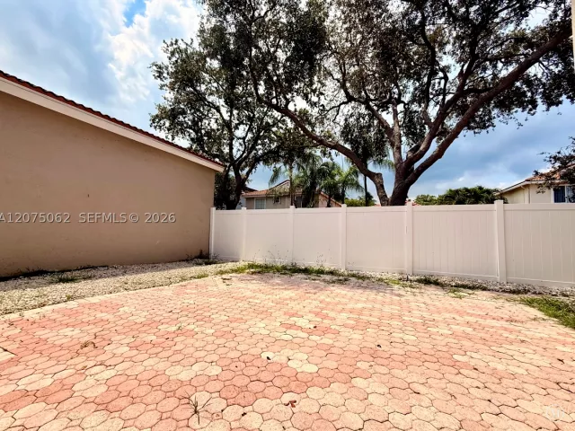 Продажа дома по адресу 1140 Oysterwood St - фото 9353792