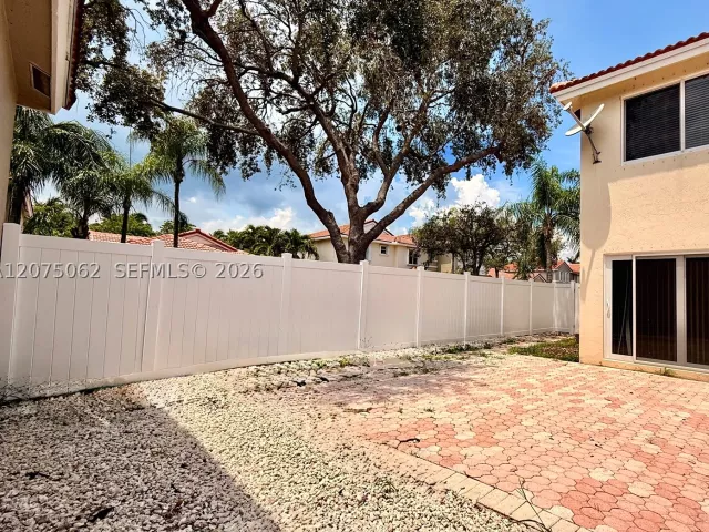 Продажа дома по адресу 1140 Oysterwood St - фото 9353794