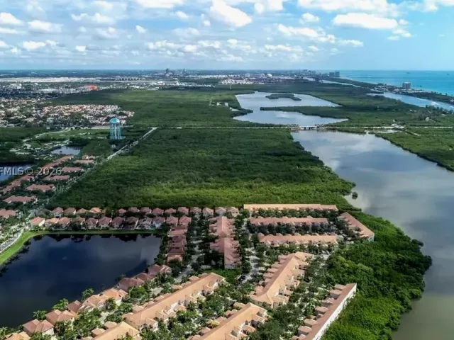 Продажа дома по адресу 1140 Oysterwood St - фото 9353805