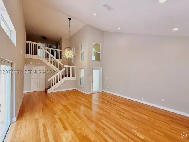 Продажа дома по адресу 1140 Oysterwood St - фото 9353766