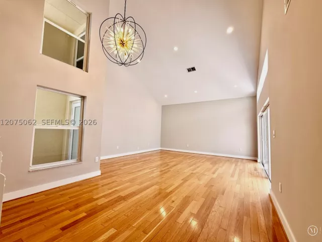 Продажа дома по адресу 1140 Oysterwood St - фото 9353767