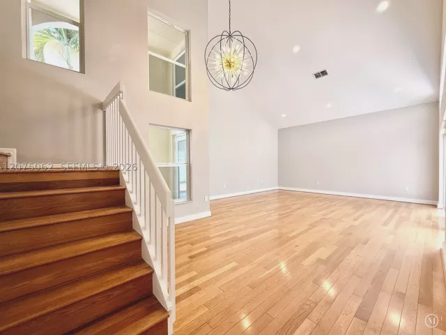 Продажа дома по адресу 1140 Oysterwood St - фото 9353768