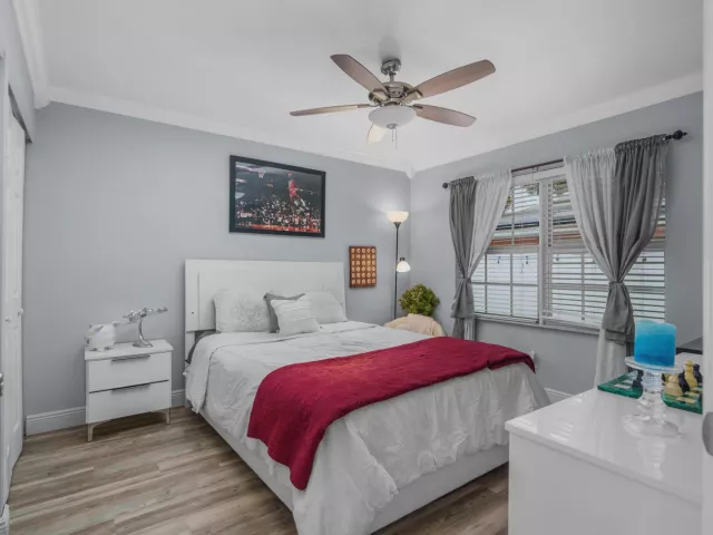 Продажа дома по адресу 533 NE 1st Avenue - фото 9355274