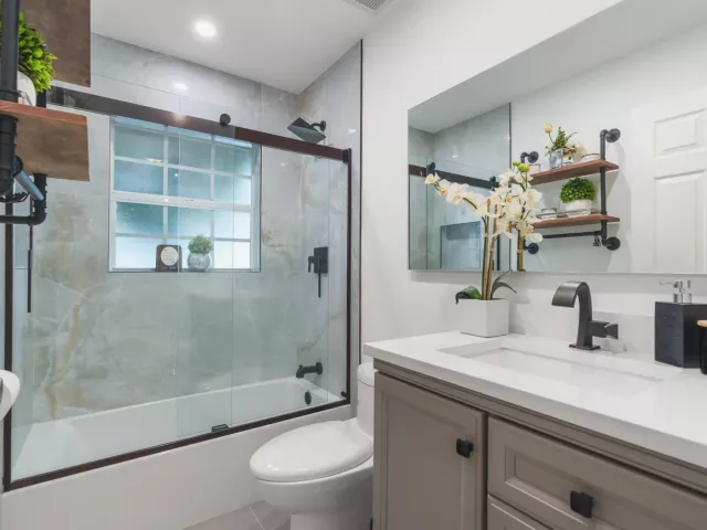 Продажа дома по адресу 533 NE 1st Avenue - фото 9355280