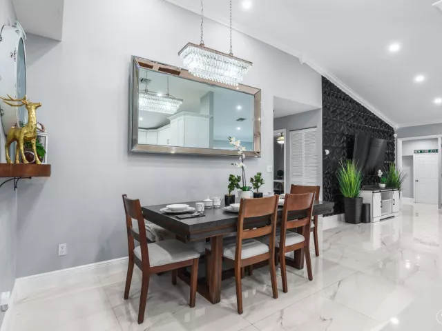 Продажа дома по адресу 533 NE 1st Avenue - фото 9355281