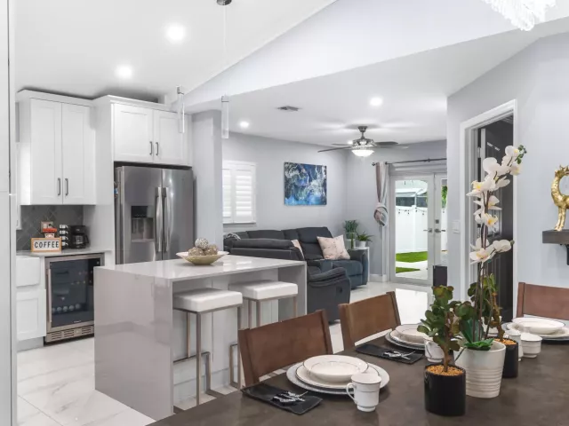 Продажа дома по адресу 533 NE 1st Avenue - фото 9355282