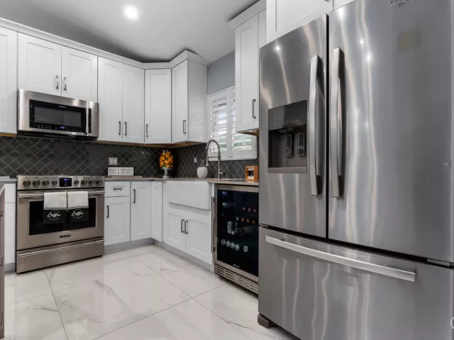 Продажа дома по адресу 533 NE 1st Avenue - фото 9355283