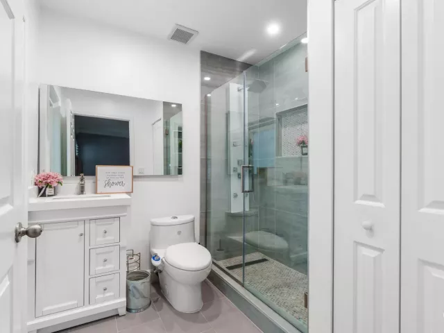 Продажа дома по адресу 533 NE 1st Avenue - фото 9355291