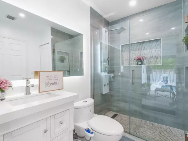 Продажа дома по адресу 533 NE 1st Avenue - фото 9355292