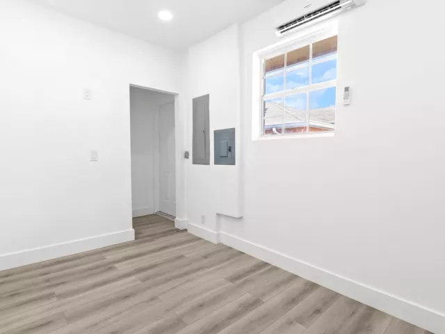 Продажа дома по адресу 533 NE 1st Avenue - фото 9355302