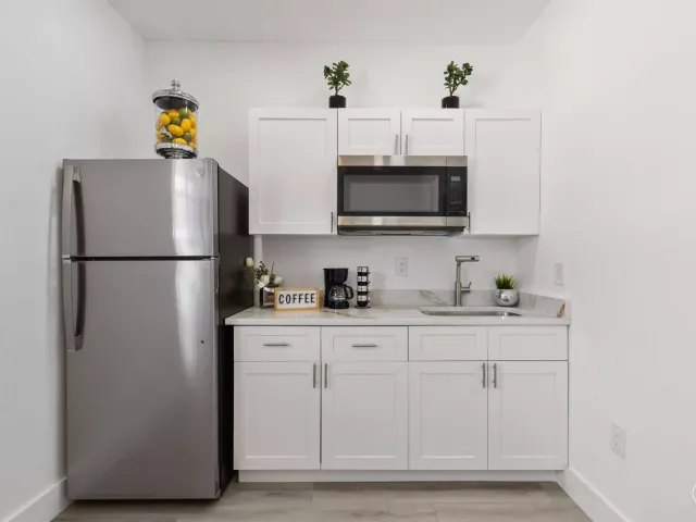 Продажа дома по адресу 533 NE 1st Avenue - фото 9355304