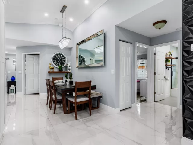 Продажа дома по адресу 533 NE 1st Avenue - фото 9355273
