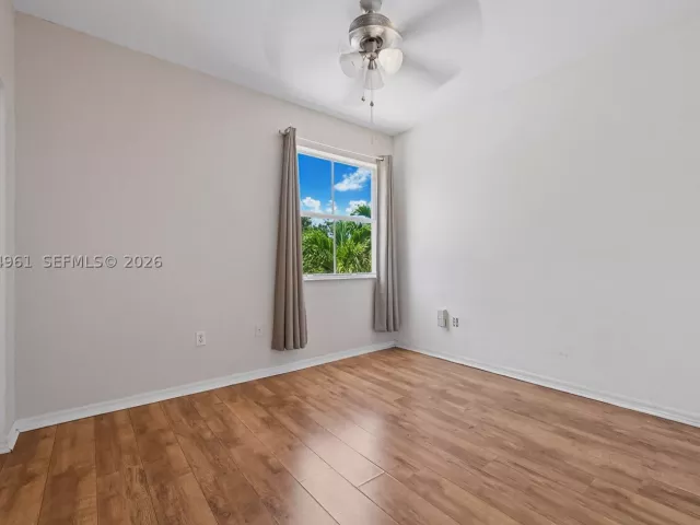Продажа дома по адресу 1567 SE 20th Ave - фото 9362590