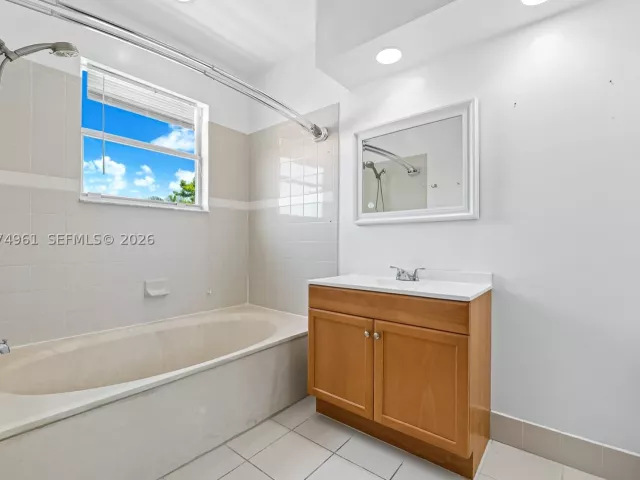 Продажа дома по адресу 1567 SE 20th Ave - фото 9362591