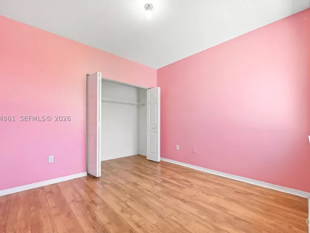 Продажа дома по адресу 1567 SE 20th Ave - фото 9362593
