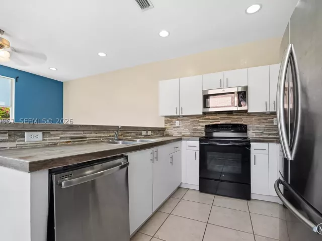 Продажа дома по адресу 1567 SE 20th Ave - фото 9362583