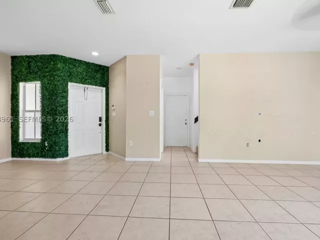 Продажа дома по адресу 1567 SE 20th Ave - фото 9362585