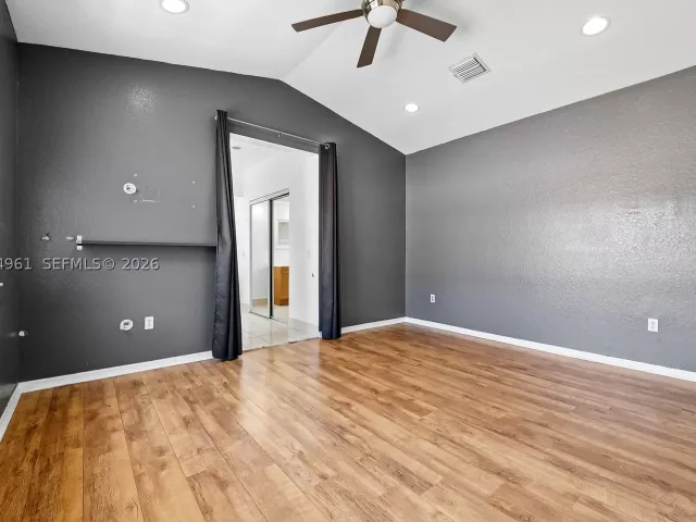 Продажа дома по адресу 1567 SE 20th Ave - фото 9362588