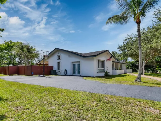Продажа дома по адресу 13241 SW 104th Ave - фото 9372423