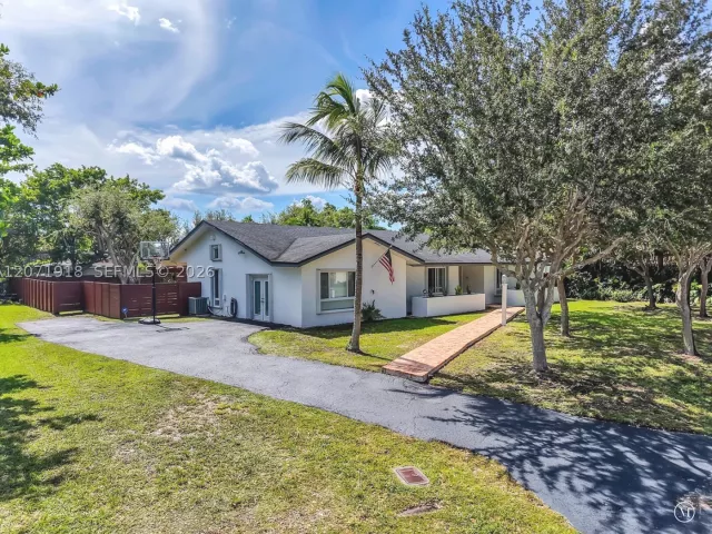 Продажа дома по адресу 13241 SW 104th Ave - фото 9372442