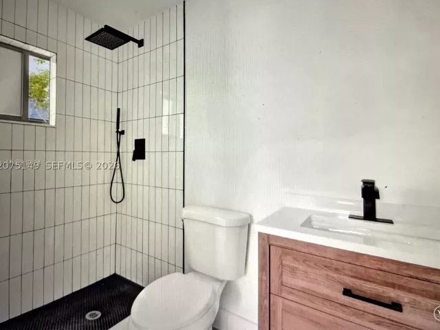 Продажа дома по адресу 2421 NW 152nd Ter - фото 9361257