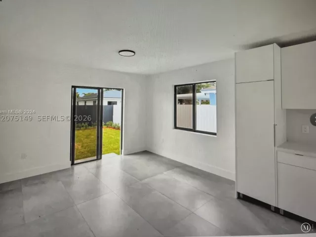 Продажа дома по адресу 2421 NW 152nd Ter - фото 9361258