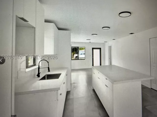 Продажа дома по адресу 2421 NW 152nd Ter - фото 9361259
