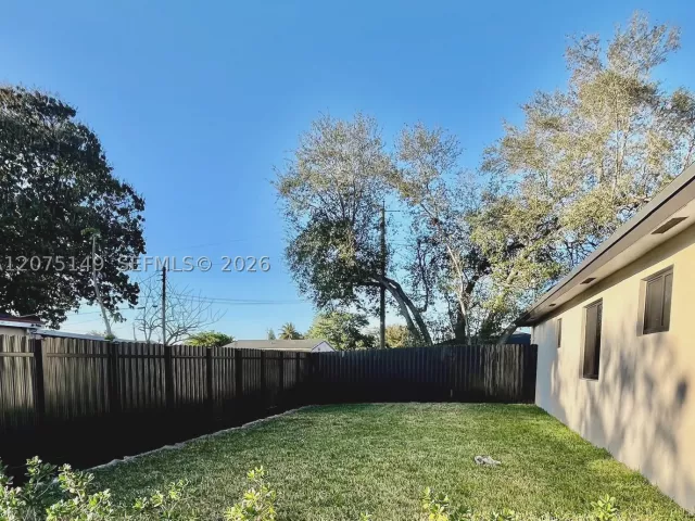 Продажа дома по адресу 2421 NW 152nd Ter - фото 9361246
