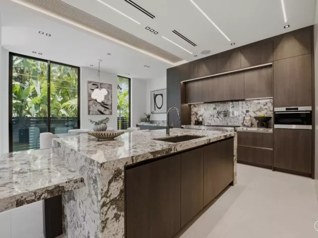 Продажа дома по адресу 3209 NE 26TH Street - фото 9375164