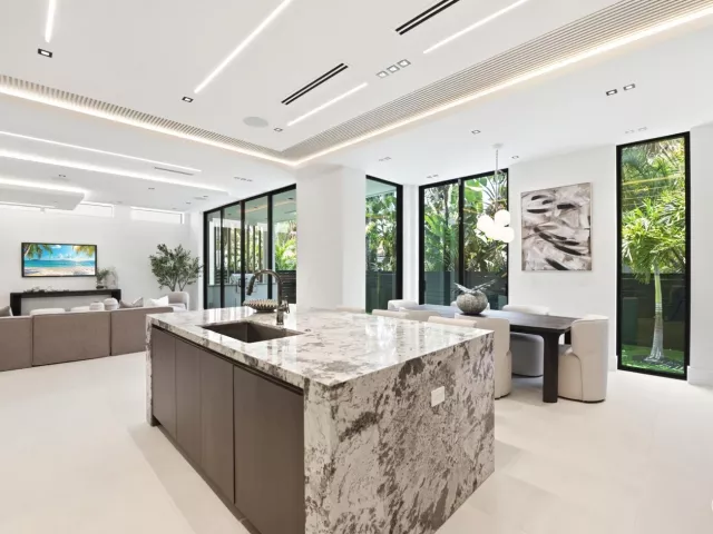 Продажа дома по адресу 3209 NE 26TH Street - фото 9375166