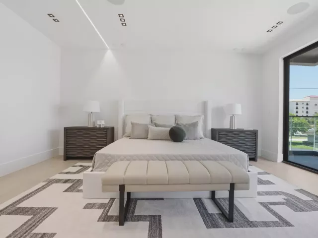 Продажа дома по адресу 3209 NE 26TH Street - фото 9375168
